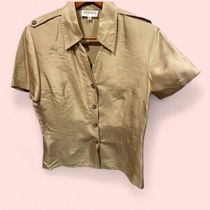 Cute vintage 80’s-90’s creamy coffee textured tan silk blouse short sleeve